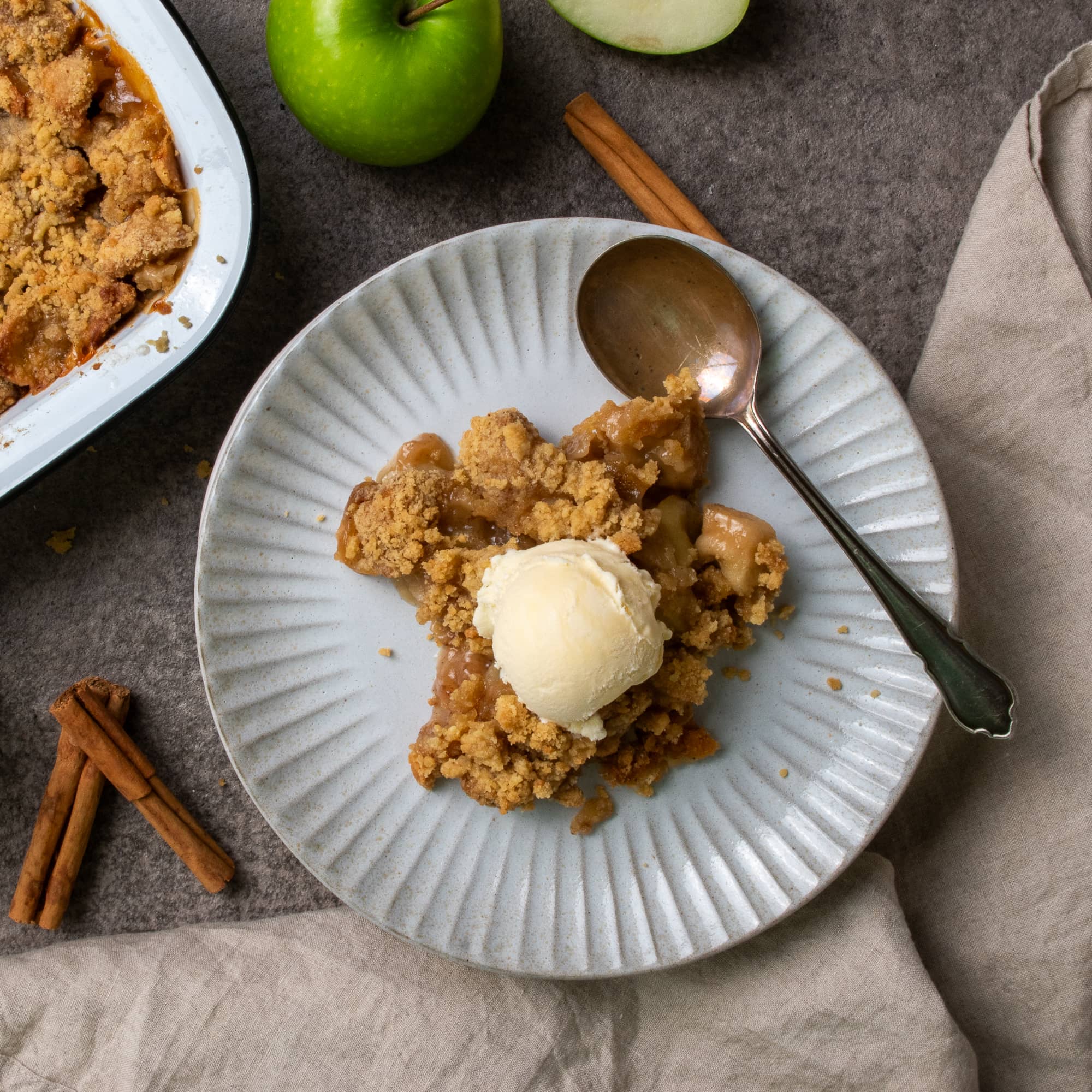 Richard's Old Fashioned Apple and Cinnamon Crumble